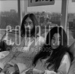 24-04-1969 John Lennon & Yoko Ono at Hilton Hotel Amsterdam, The Netherlands. On behalf of -Bed Peace/Hair Peace-. April 24, 1969.

[keywords]Black & White Image, In Bed[/keywords]